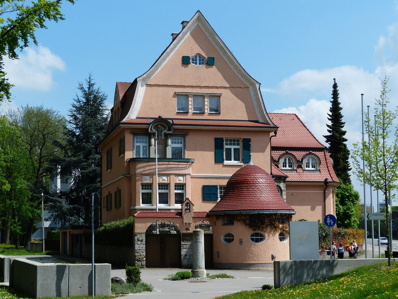 villa-115193_1280.jpg