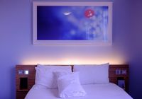 bedroom-1285156_1280.jpg