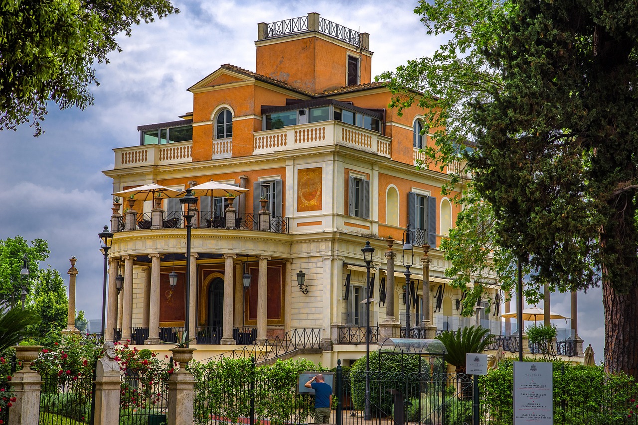 villa-3454616_1280.jpg