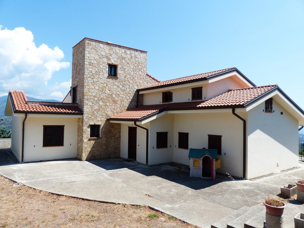 holiday-home-186366_1280.jpg