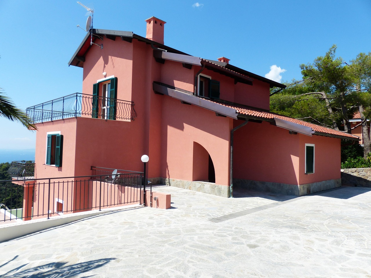 villa-186364_1280.jpg