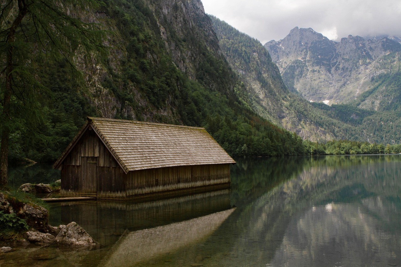 lake-7223904_1280.jpg