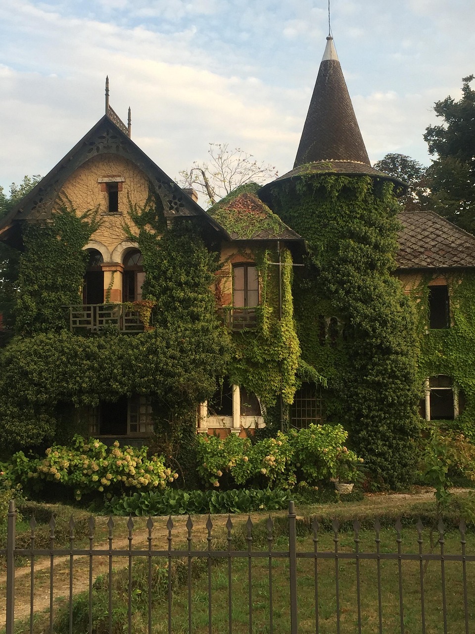 villa-fernanda-2938790_1280.jpg