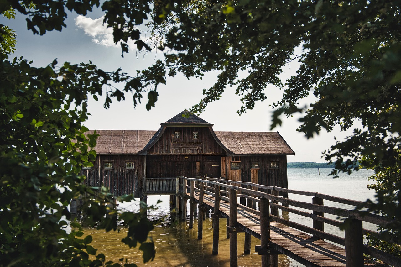 boathouse-8055954_1280.jpg