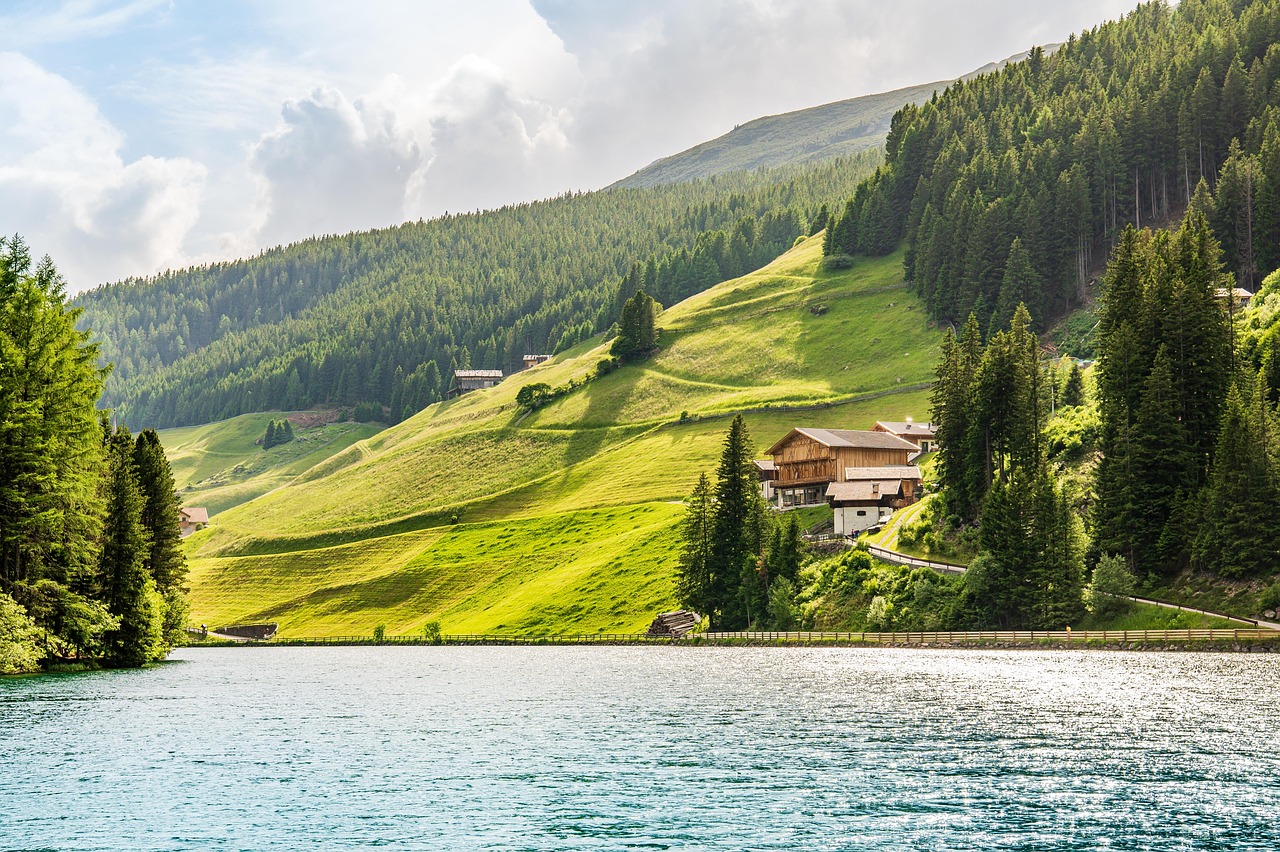 lake-8847415_1280.jpg