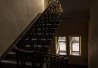 entrance-2093560_1280.jpg