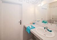 bathroom-2094714_1280.jpg
