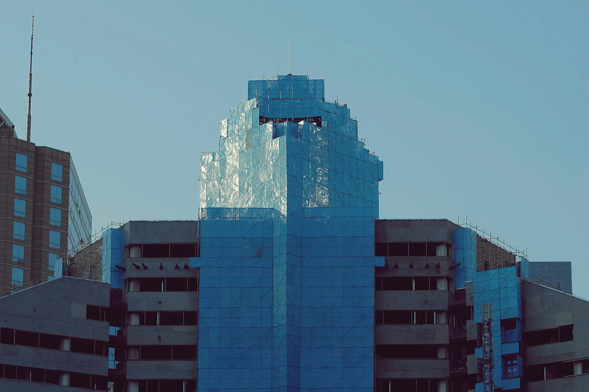 Modern skyscraper under bright daylight