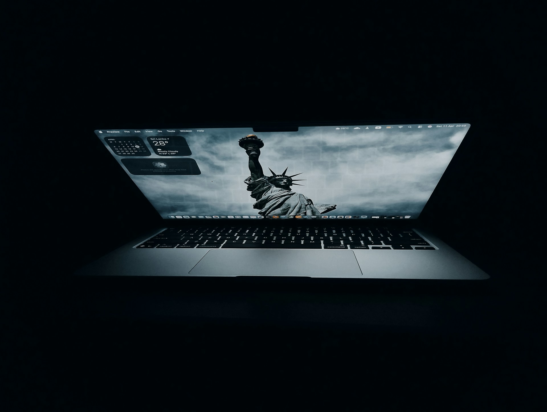 Laptop in the table - New York
