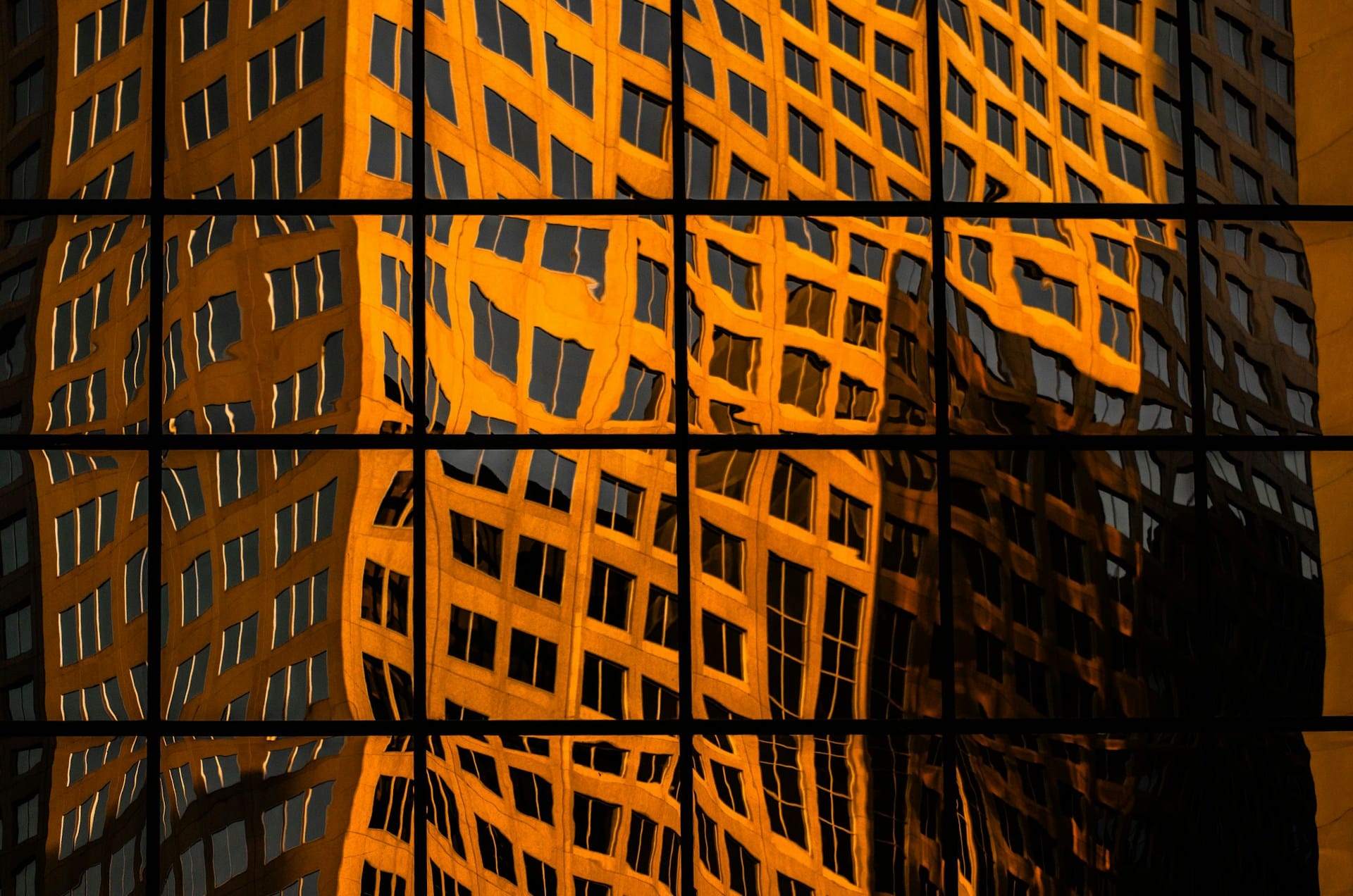 Tokenized Real Estate: A Decision Framework for Single-Asset vs. Diversified Fund Tokenization