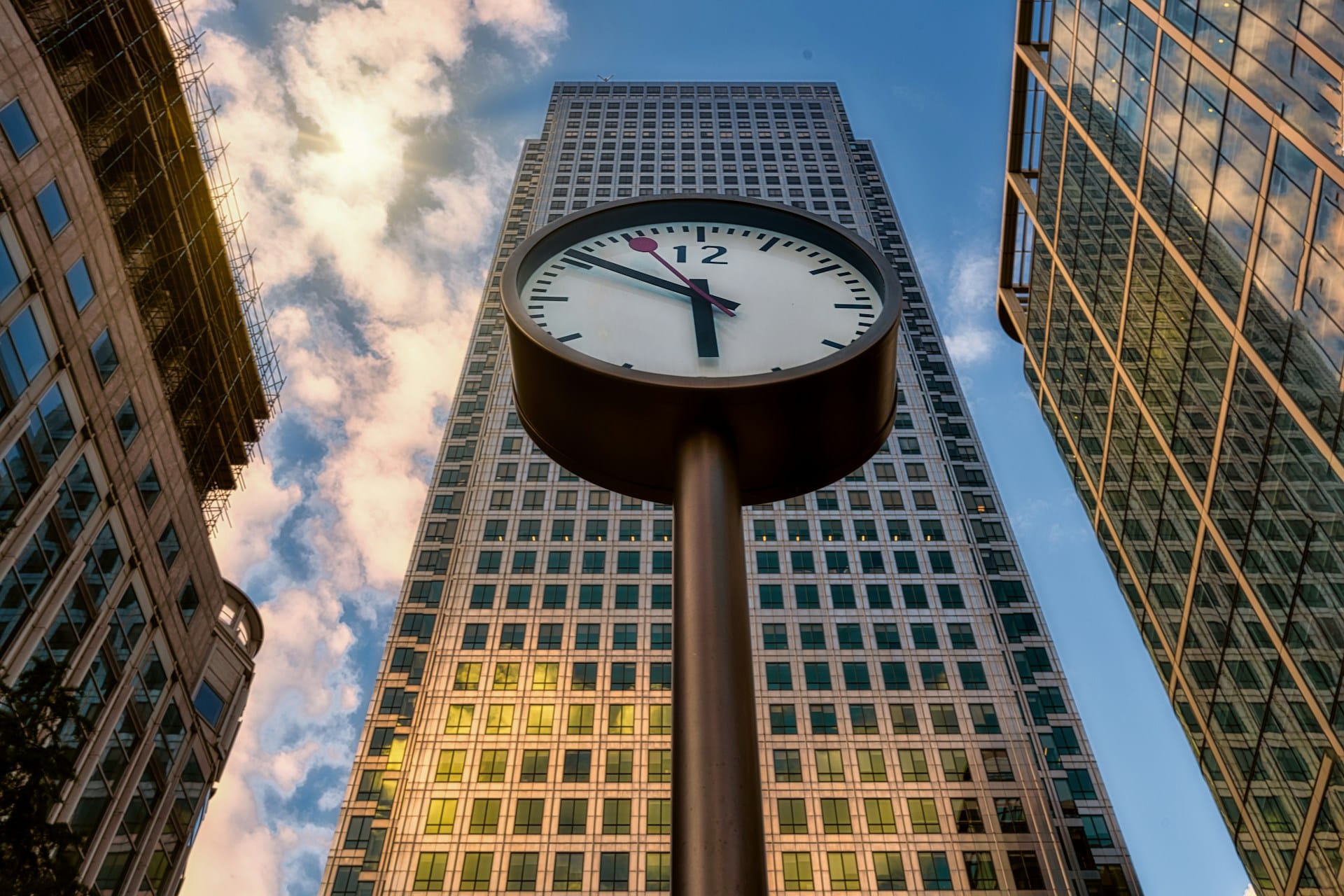 Tokenized Real Estate: A Decision Framework for Single-Asset vs. Diversified Fund Tokenization