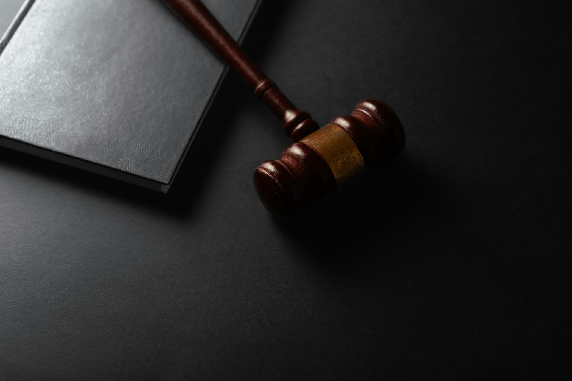 A courtroom gavel and law books, symbolizing legal recourse and dispute resolution.